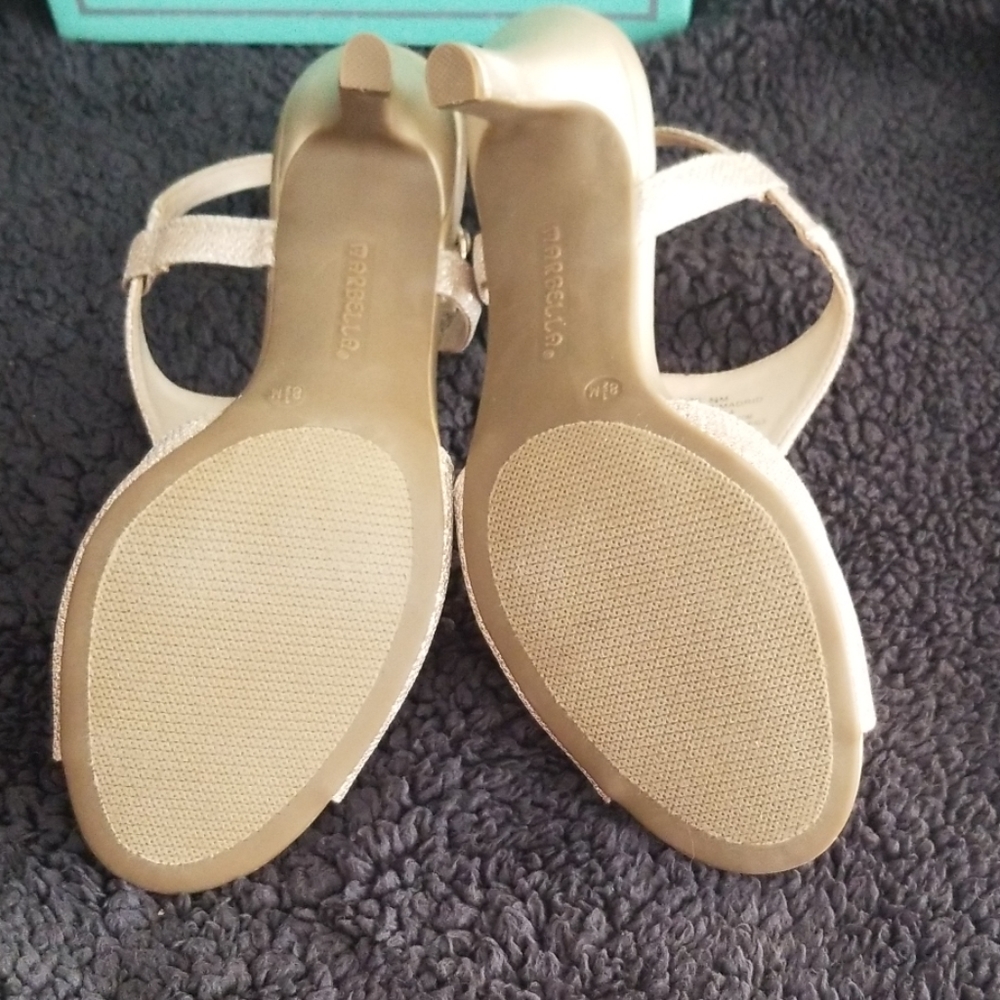 Gold peep toe shoes - Picture 4 of 8